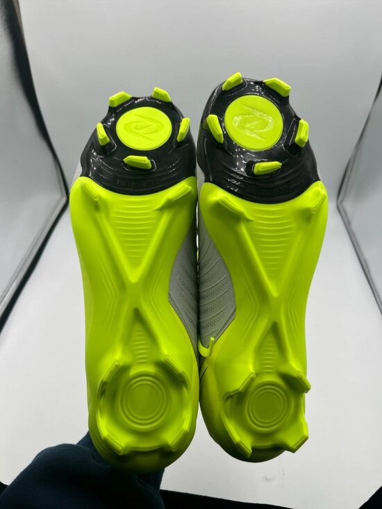 New Nike Phantom Luna 2 Academy Mens FG MG Volt Soccer Cleats Size 9 FD6725-003 main image 4